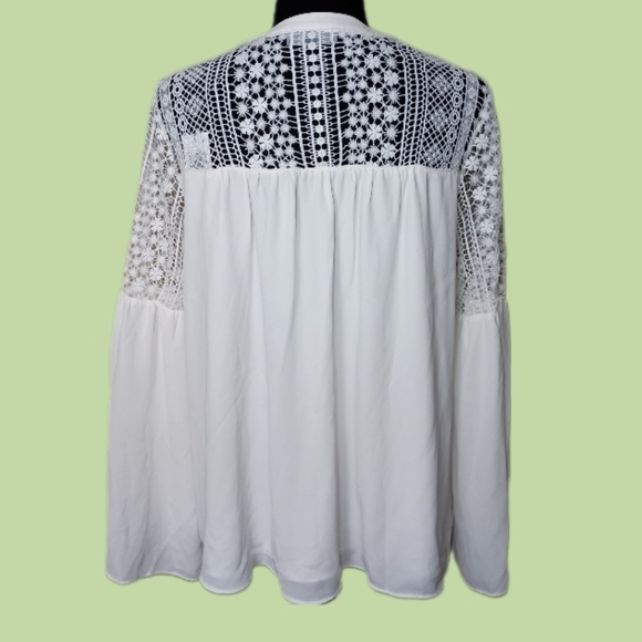 T Tahari V-Neck Crochet Bell-Sleeve Top Size S/P - Picture 2 of 12